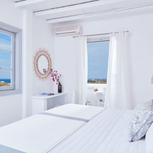 A Deluxe room with a marvellous sea view in Paros