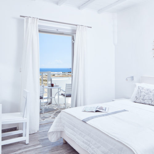 A suite with Paros sea view